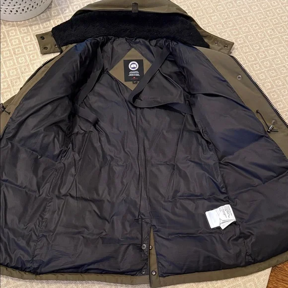 Canada Goose Women's Elwin Green Quilted Jacket. Excellent condition. - Picture 5 of 6